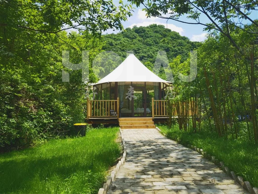 建設帳篷酒店為什么要找專業的帳篷廠家?